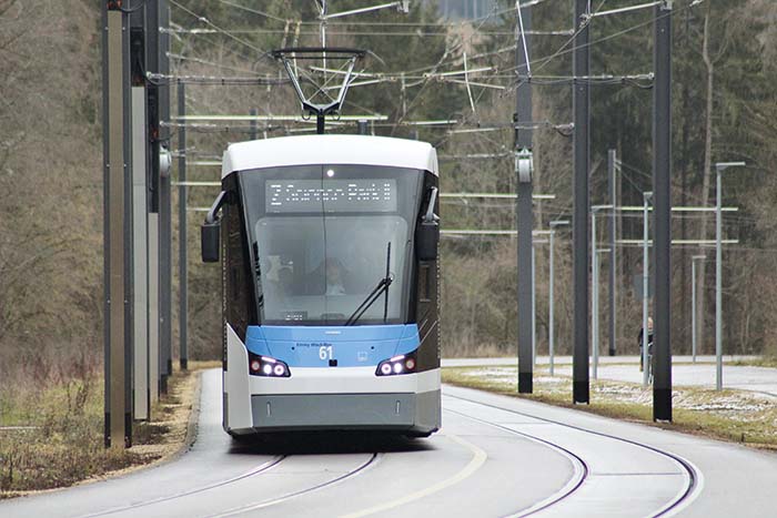 Eine leistungsfähige Tram-Bus-Trasse räumt dem Nahverkehr hinauf zur Universität und zum Sciencepark II Priorität ein.