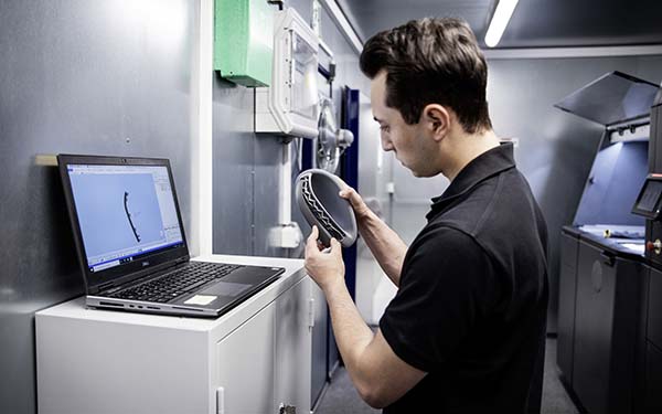 Im 3D-Druck werden beispielsweise Handgriffe hergestellt.