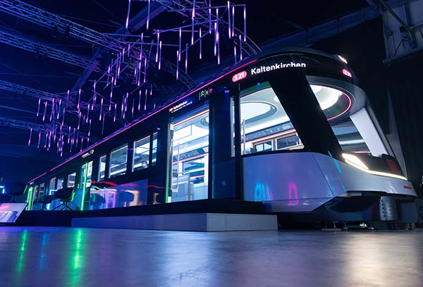 LED-Symbole und eine 180-Grad-Zugzielanzeige weisen den Fahrgästen den Weg.