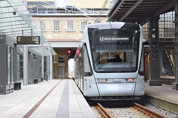 Im Hauptbahnhof entstand für die Aarhus Letbane zwischen den Gleisen 0 und 1 ein eigener, barrierefreier Bahnsteig