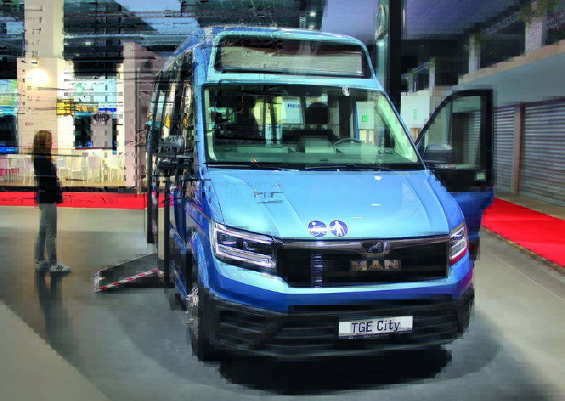 Ebenfalls neu ist der teilniederflurige Minibus MAN TGE City auf Transporterbasis.
