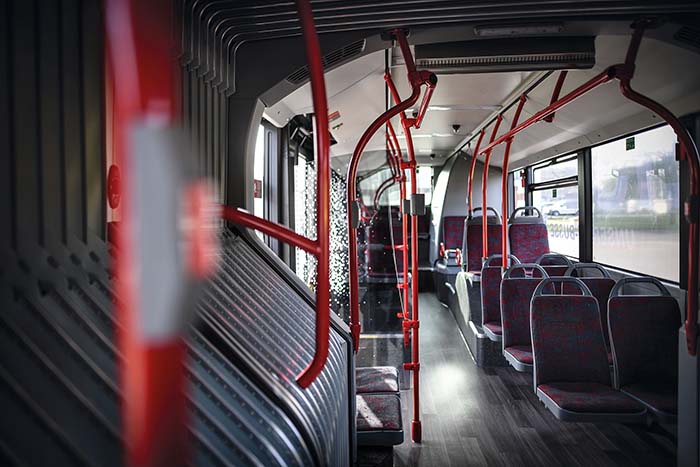 In den freundlich gestalteten Innenräumen haben bis zu 145 Fahrgäste Platz.