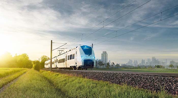 Der neue Mireo Smart wird als dreiteiliger Elektrotriebzug mit vier Doppeltüren pro Fahrzeugseite angeboten.