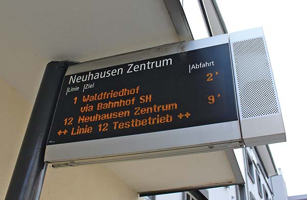 Fahrgastinfo in Neuhausen Linie 12 mit Trapizio