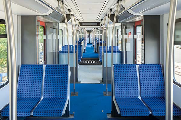 Inneineinrichtung des S-Bahn-Triebzuges 484