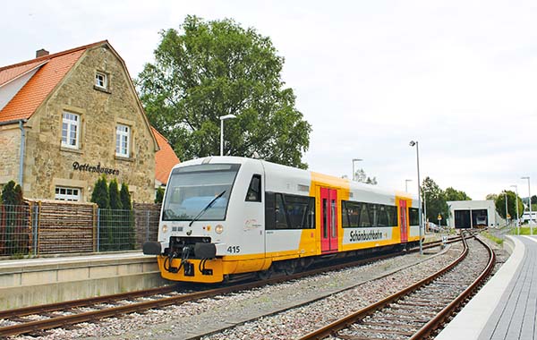 Noch ist der Endbahnhof Dettenhausen ein Idyll, bald soll hier der Fahrdraht hängen.