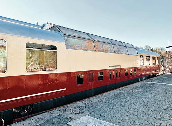 Zwischen 2019 und 2020 wurde aus dem fast 60 Jahre alten Waggon mit der großen Glaskuppel wieder ein Schmuckstück.