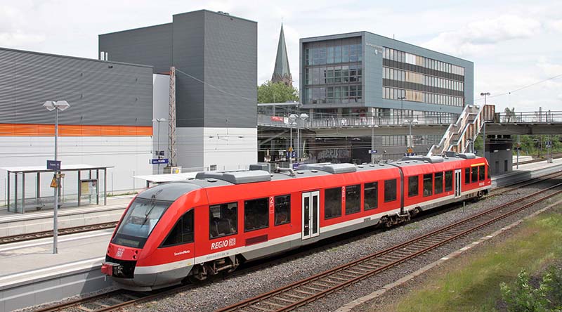 Ein Coradia Lint von DB Regio auf dem Weg nach Winterberg beim Halt in Dortmund-Hörde.