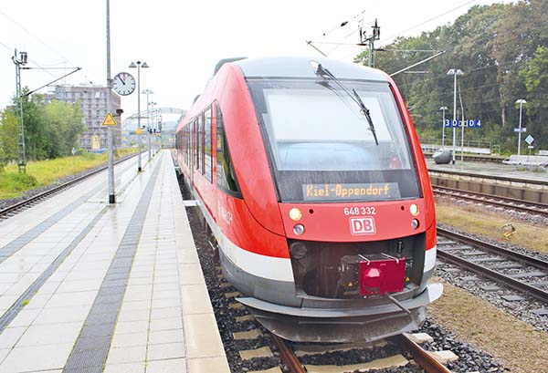 Im Kieler Hauptbahnhof fahren die Züge nach Oppendorf auf Gleis 2a ab.